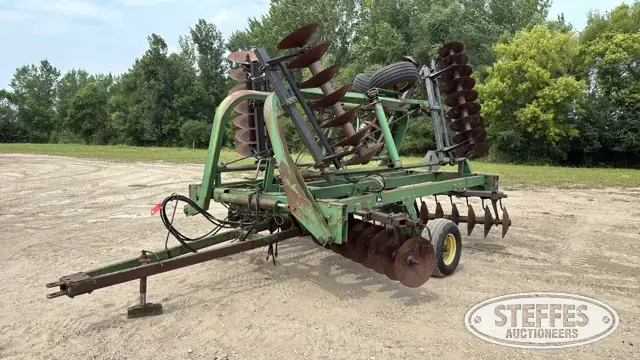 John Deere 235