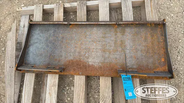Skid steer plate
