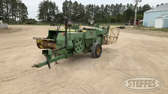 John Deere 327