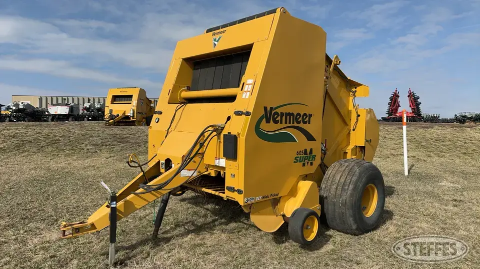 2011 Vermeer 605 Super M Round Baler