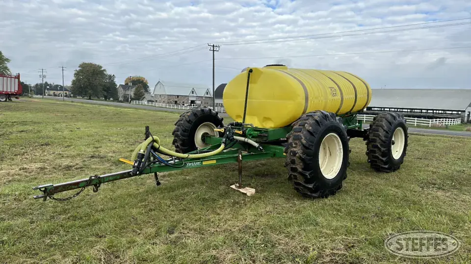 2009 Yetter Yetter 1600 gallon cart Caddy