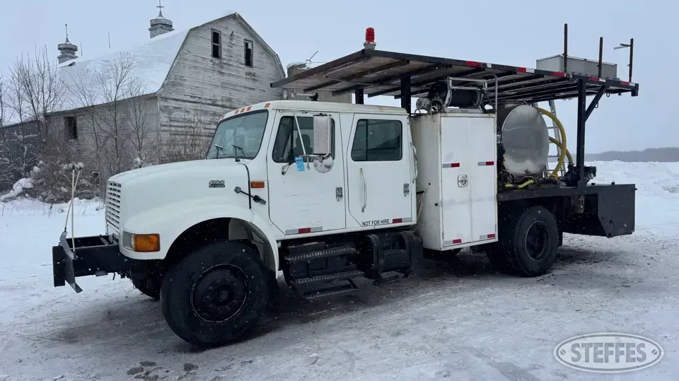 2000 International 4900 Specialty Truck