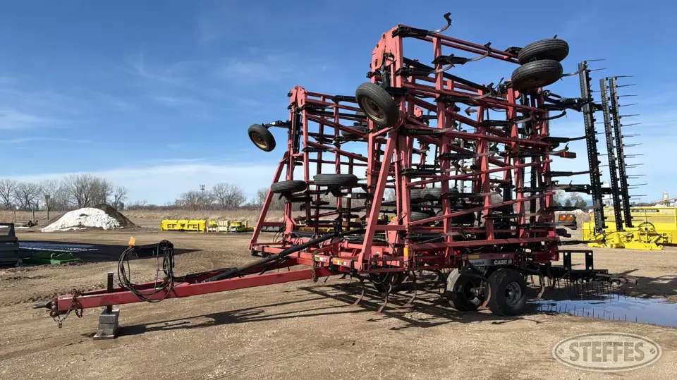 2010 Case IH Tiger-Mate ll Field Cultivator