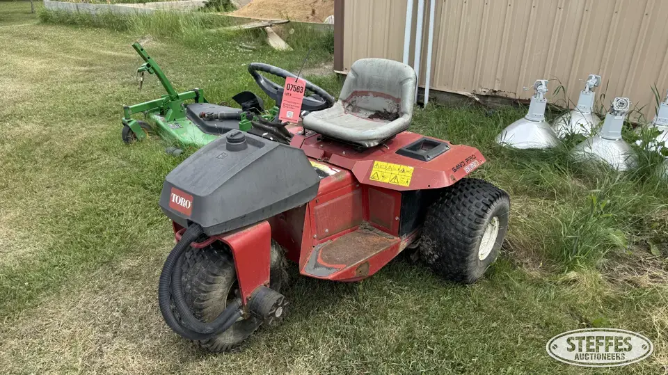 Toro Sand Pro 5020 Lawn Tractor