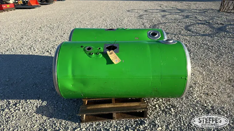 (2) Peterbilt fuel tanks Truck-Trailer Part