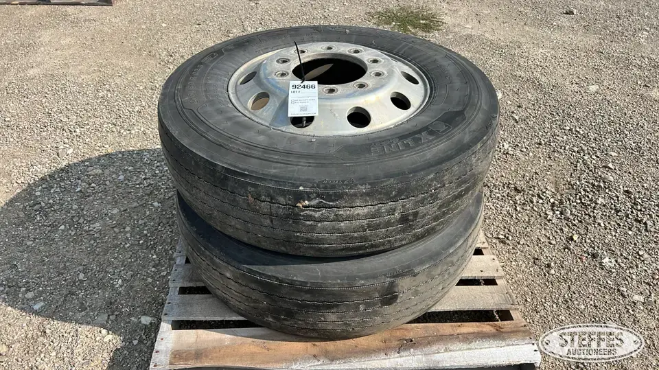 (2) Michelin 275/80R22.5 tires Truck Tire