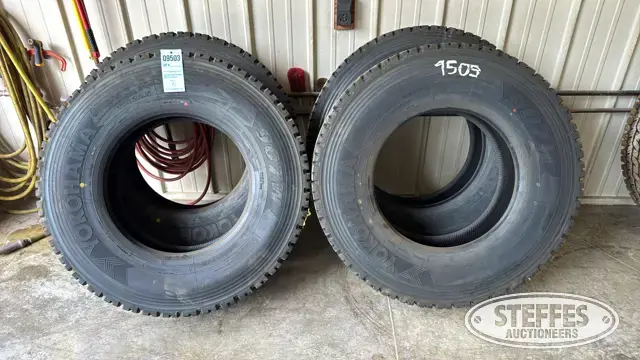 (4) Yokohama 907W 11R22.5 tires