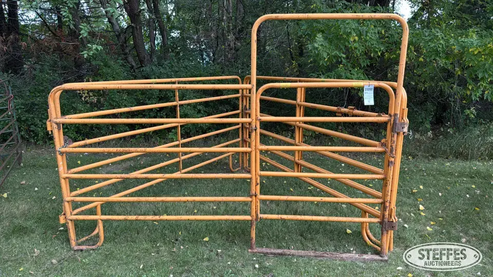 (4) Sioux portable cattle panels Livestock Handling