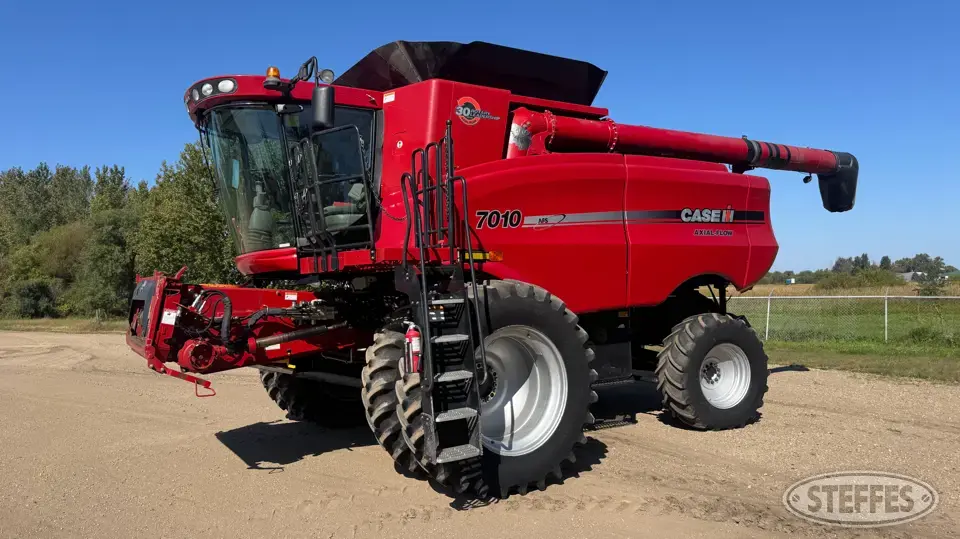 2007 Case IH 7010 Combine