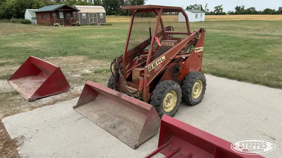 1975 Gehl 2500 Wheeled Skid Steer