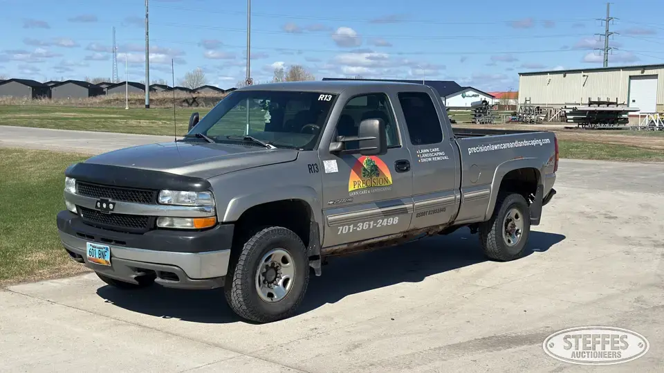 2001 Chevrolet Silverado 2500HD 3 Quarter Ton Pickup