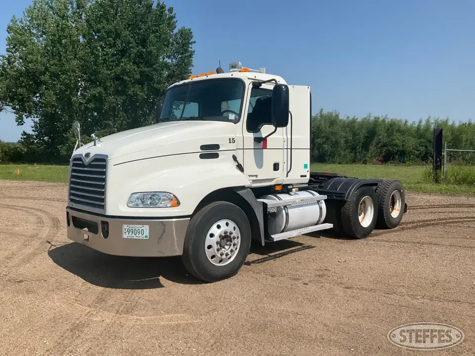 2005 Mack CXN613 Conventional Truck without Sleeper