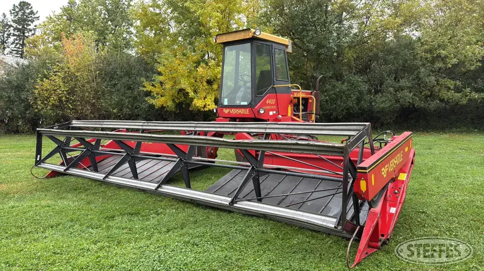 1984 Versatile 4400 Self-Propelled Swather