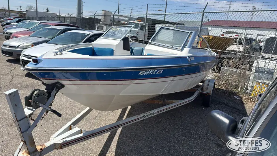 1990 Larson Boat