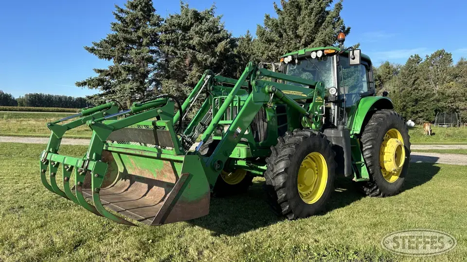 2011 John Deere 7530 Premium MFWD Tractor