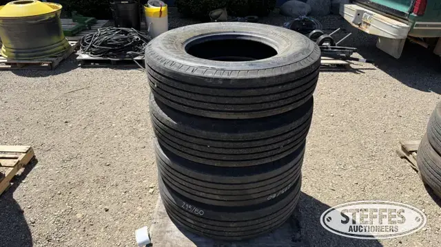 (4) Michelin XZA2 295/80R22.5 tires