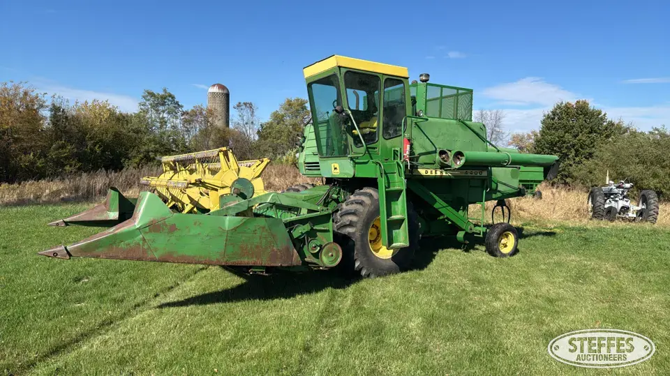 1975 John Deere 4400 Combine