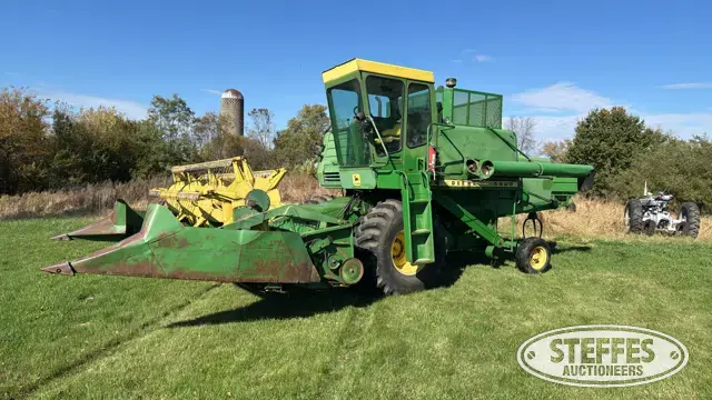 1975 John Deere 4400