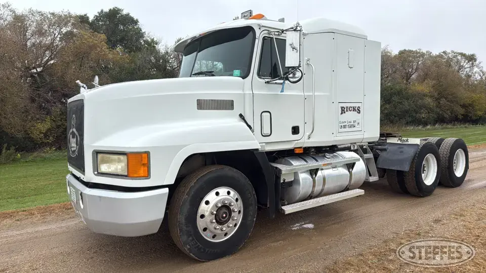 1994 Mack CH613 Conventional Truck with Sleeper