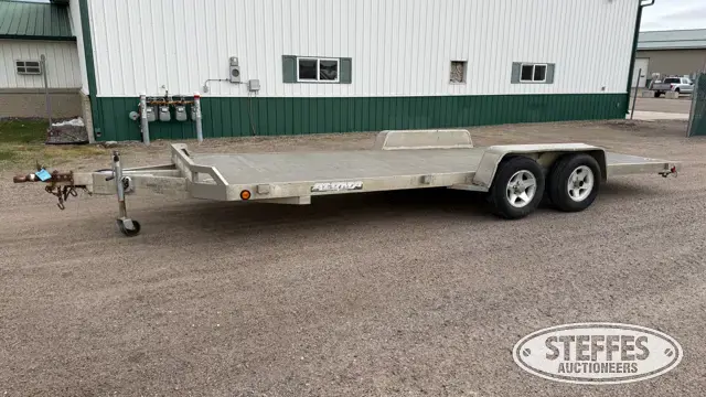 2006 Aluma 8220
