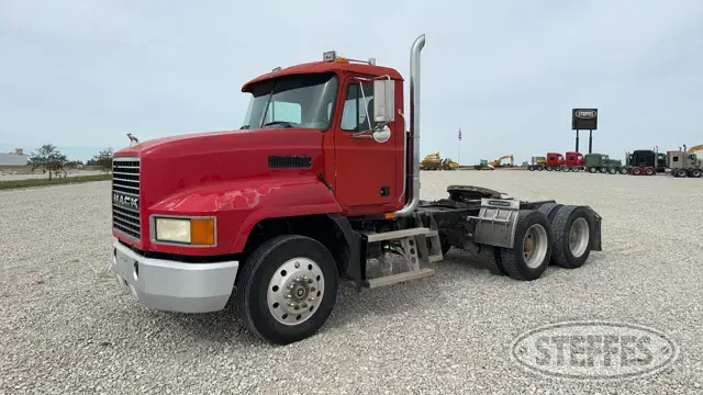 1996 Mack CH600