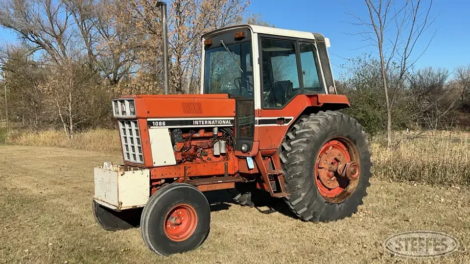 1979 International 1086 2WD Tractor