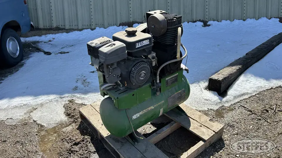 John Deere AC2-20GSS Air Tools and Compressor