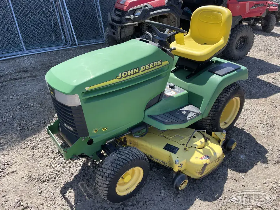 John Deere 345 Lawn Tractor