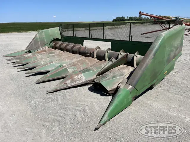 John Deere 853