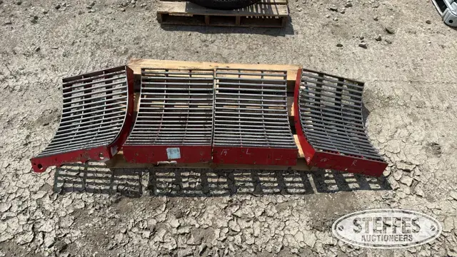 Set of (4) Case IH round bar concaves