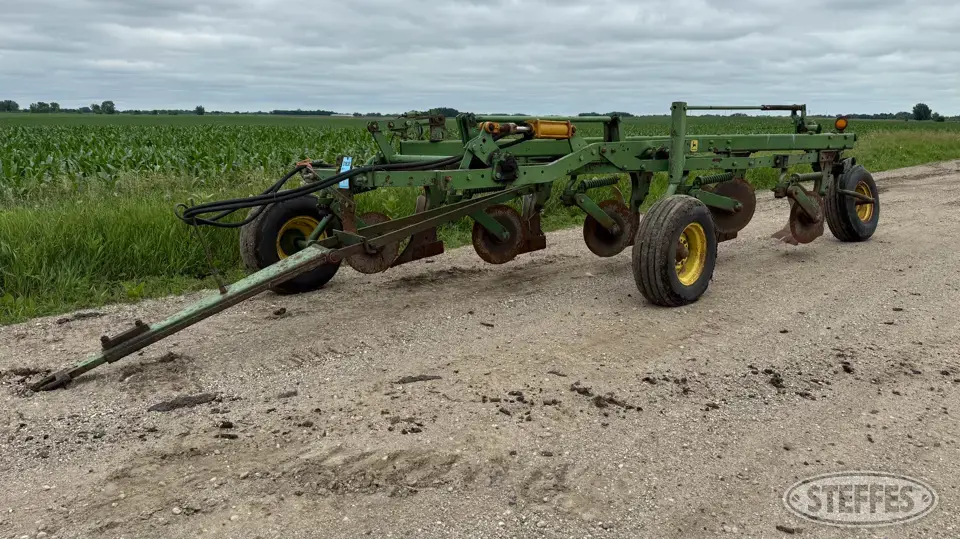 John Deere 3100 Plow