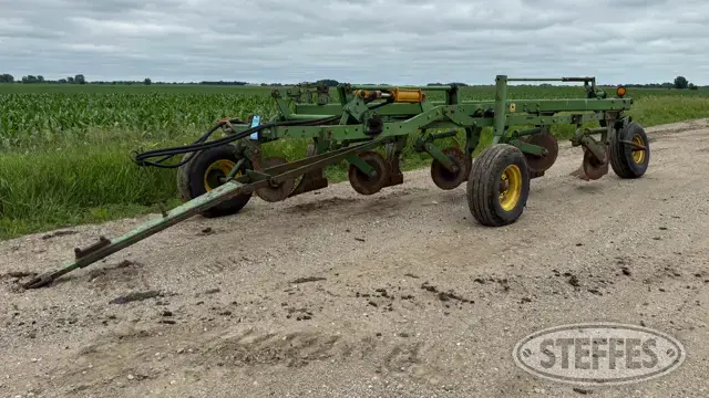 John Deere 3100