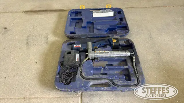 Lincoln cordless grease gun