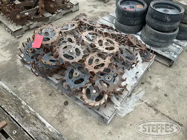 (48) Schlagel closing wheels