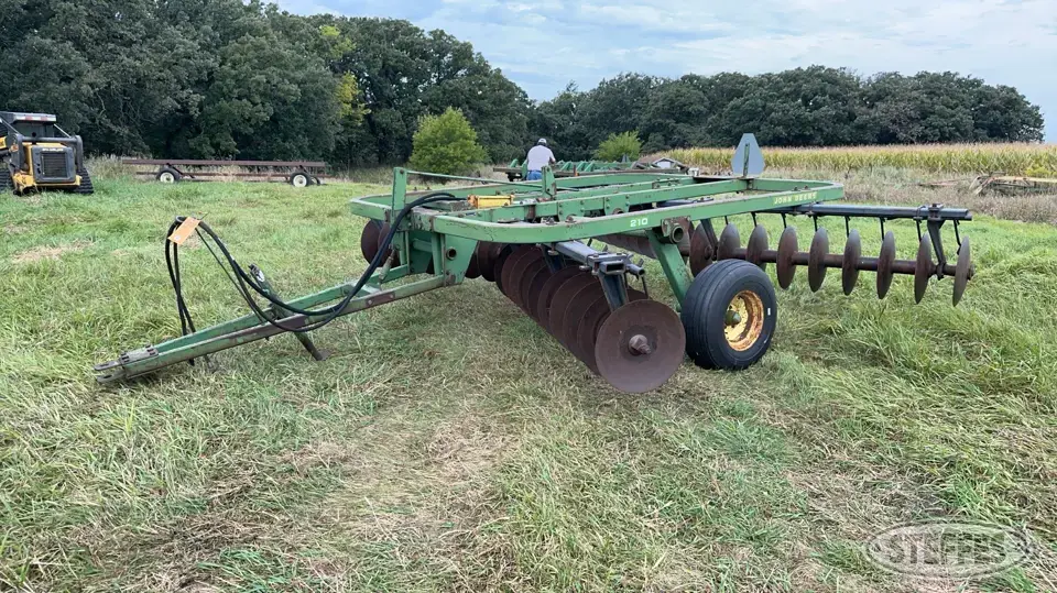 John Deere 210 Disc
