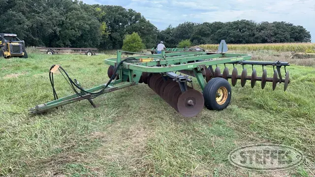 John Deere 210