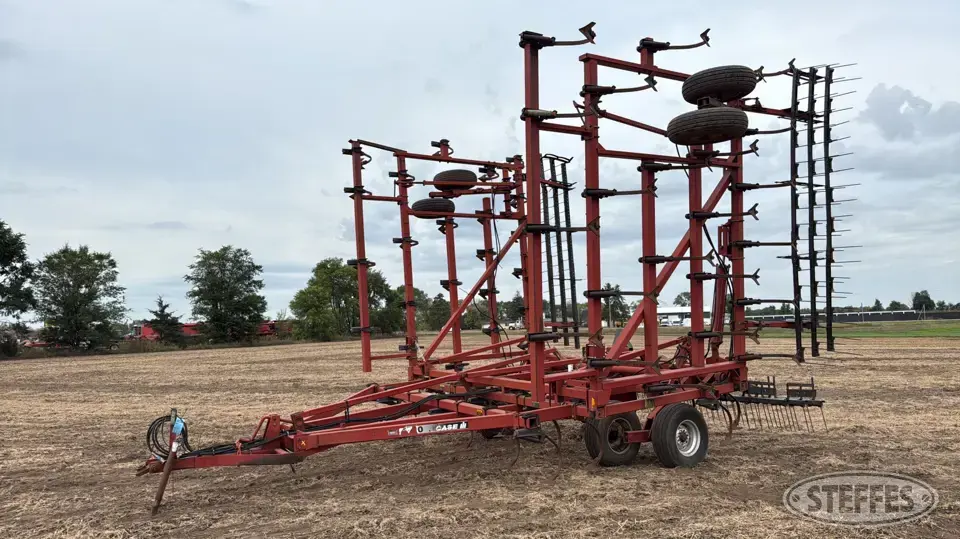Case IH 4300 Field Cultivator
