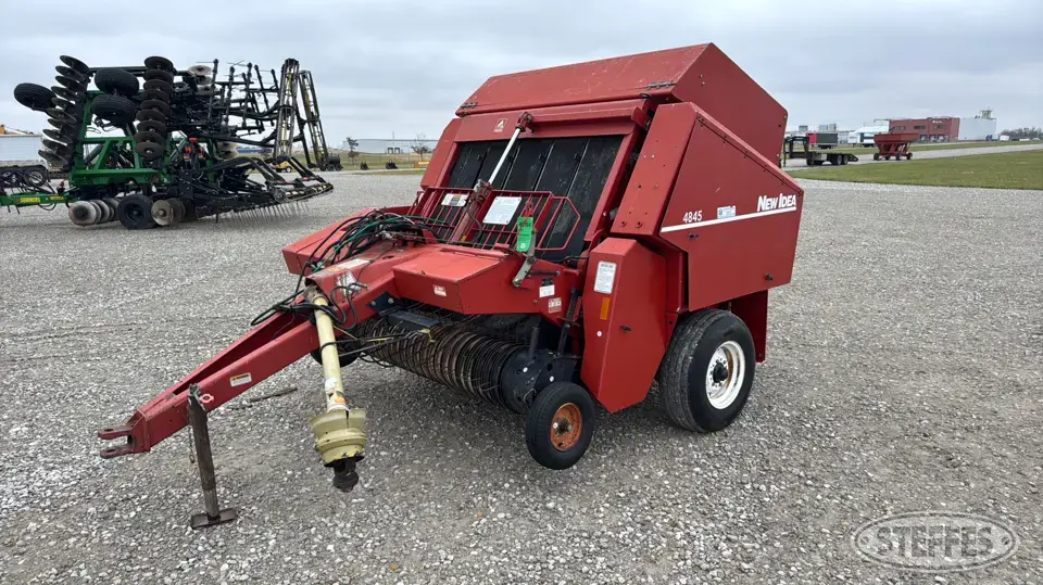 New Idea 4845 Round Baler