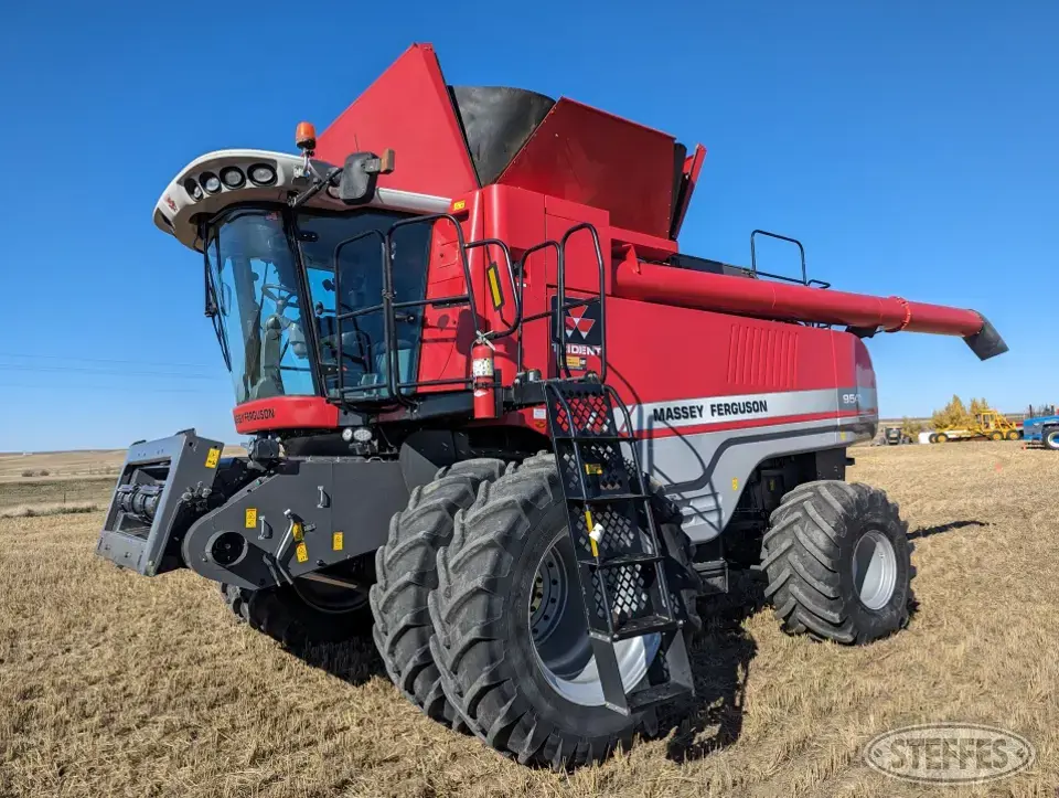2013 Massey Ferguson 9540 Combine