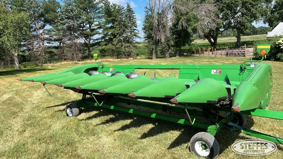 2009 John Deere 608C Corn Head