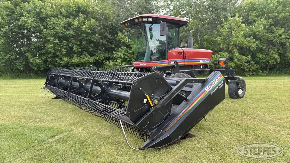 2003 MacDon 9352 Turbo Self-Propelled Swather