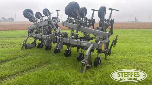 Hiniker row crop cultivator