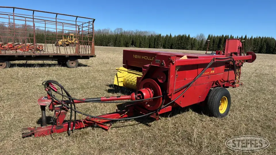 New Holland 315 Hayliner Square Baler