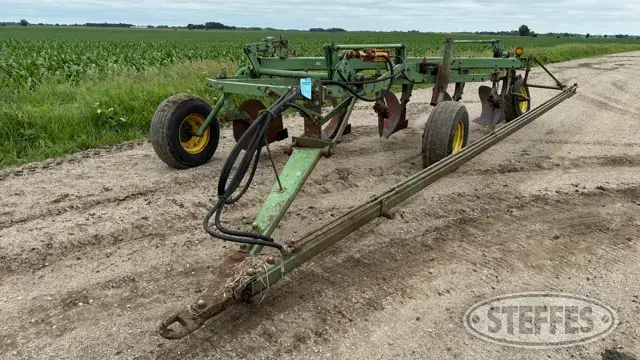 John Deere 3100