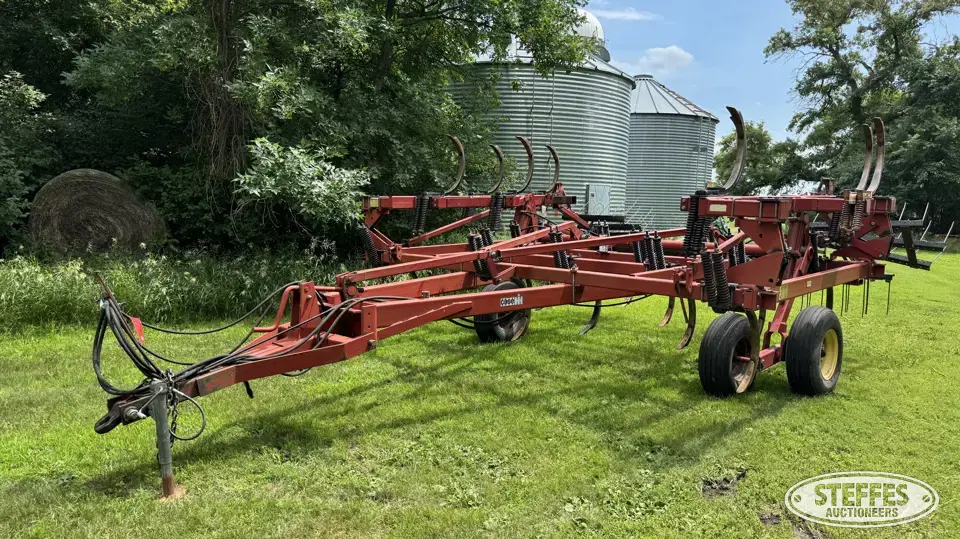 Case IH 5600 Chisel Plow