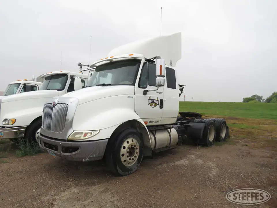 2010 International 8600 Conventional Truck with Sleeper