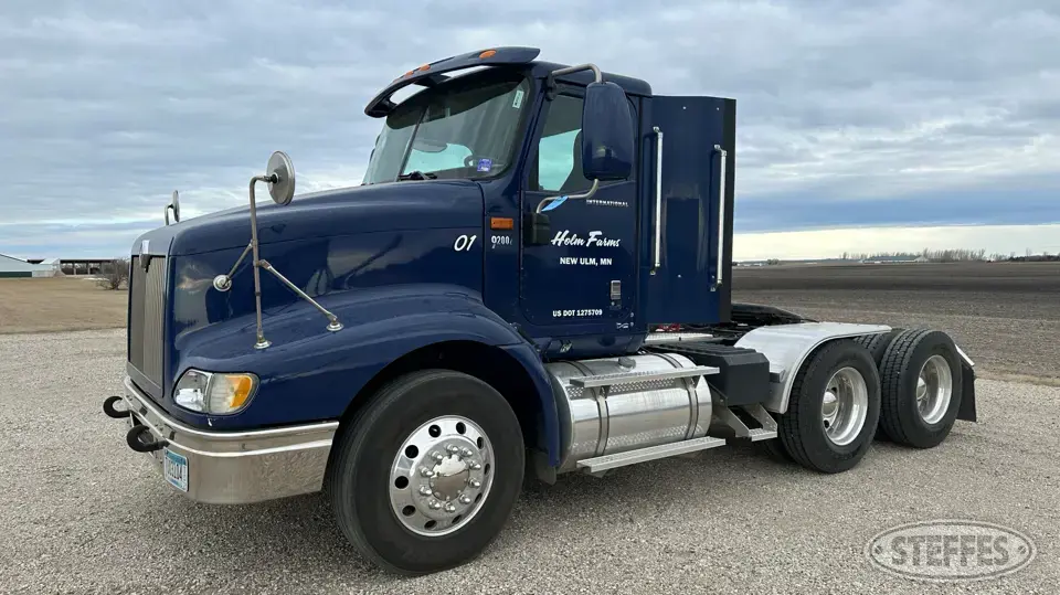 2007 International 9200i Conventional Truck without Sleeper