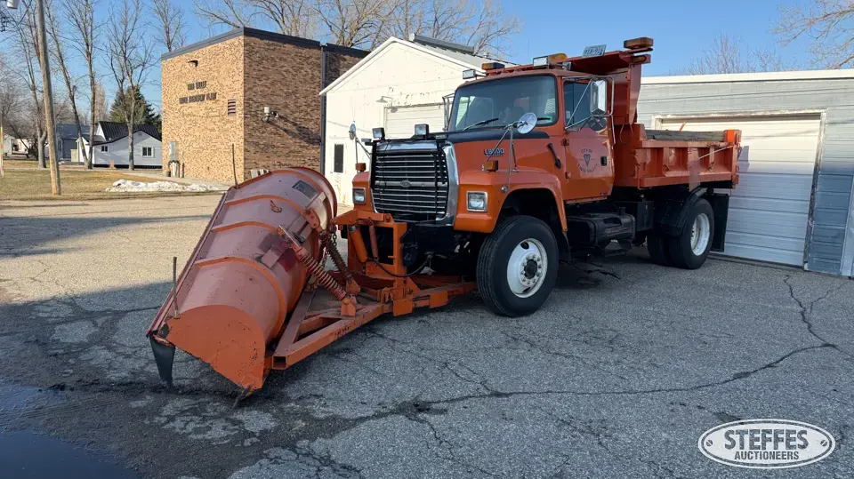 1992 Ford L8000 Plow-Spreader Truck