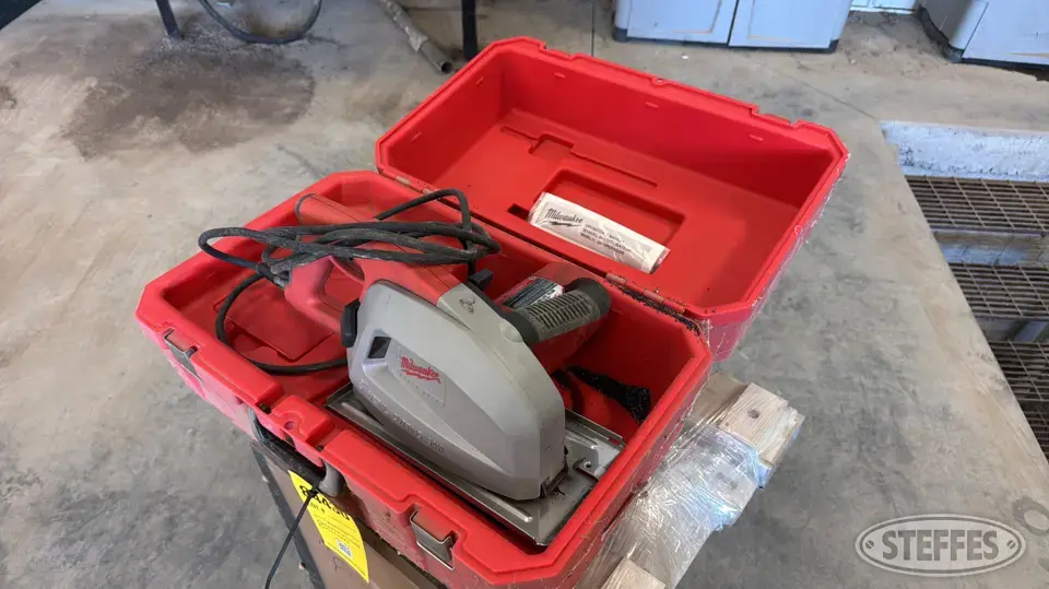 Milwaukee metal cutting circular saw Power Tool