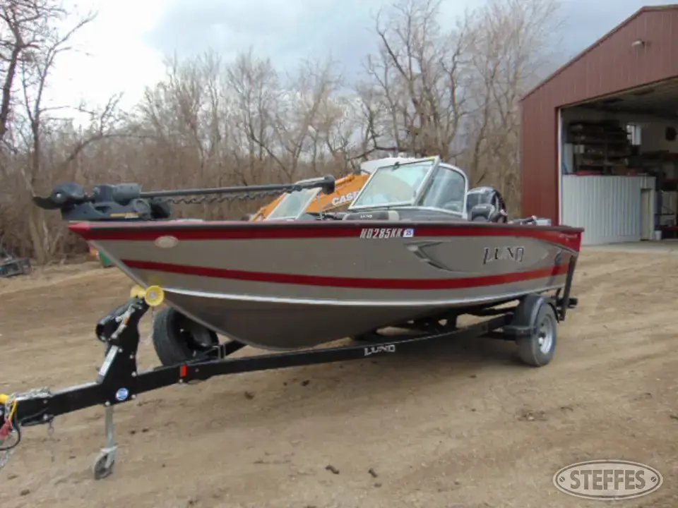 2017 Lund 1875 Crossover XS Boat